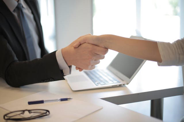 people-doing-handshake
