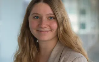 Portrait von Studentin und Mitarbeiterin Sophie Stets