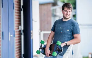 student-with-skateboard-looking-for-right-university