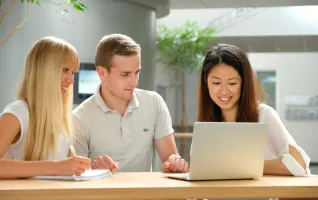 Students researching models of corporate entrepreneurship