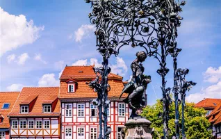 Das Gänseliesel ist das Wahrzeichen von Göttingen.