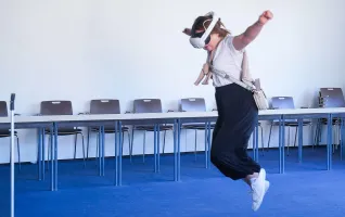 Ein Gast bei der Nacht des Wissens 2025 in der PFH.