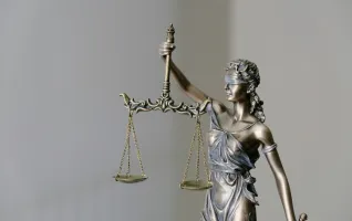 statue-woman-holding-justice-scale