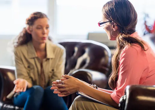 Studentin macht Karriere im Beruf nach Psychologie Master Fernstudium