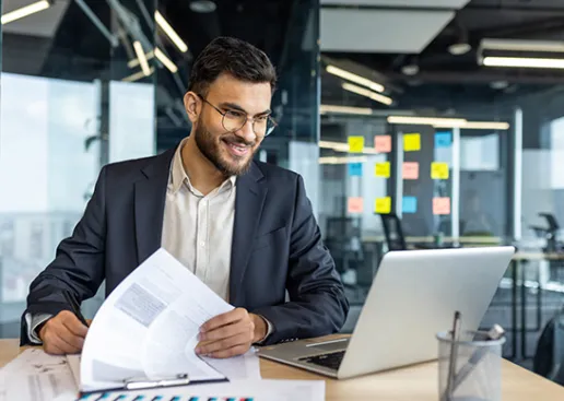 Ein Campusstudium-Absolvent macht Karriere im Bereich Banking & Finance.