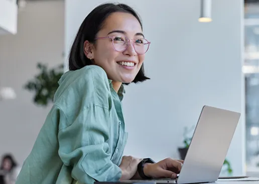 Eine Absolventin macht Karriere im Bereich Wirtschaftspsychologie.