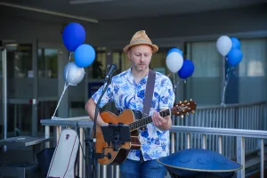 Jan Jahnke spielte Musik bei der Nacht des Wissens.