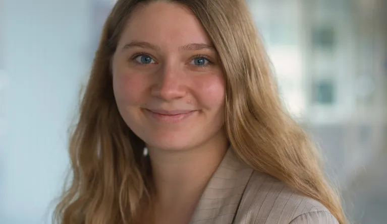 Portrait von Studentin und Mitarbeiterin Sophie Stets