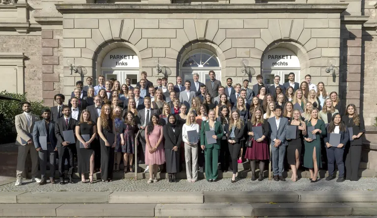 Zeugnisverleihung im Göttinger Theater im Oktober 2022