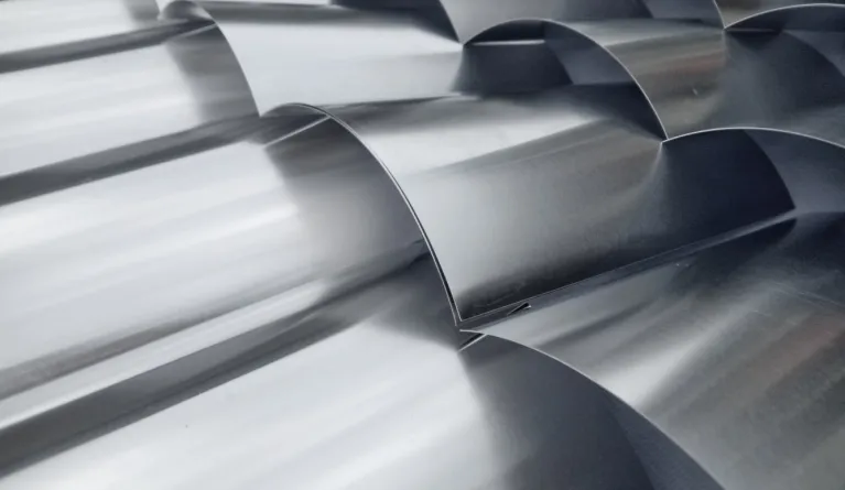 Aluminium Leichtbauweise als Wellblechform