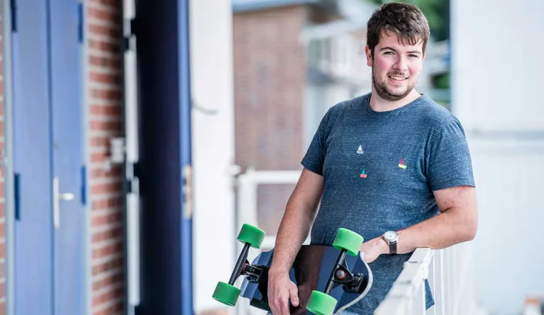 student-with-skateboard-looking-for-right-university