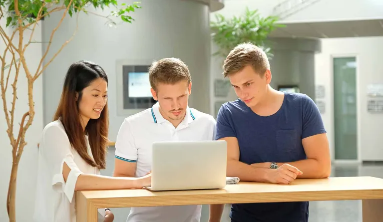 Students researching effective communication in management