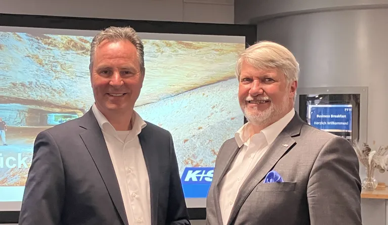 Dr. Meyer und Prof. Dr. Albe beim Business Breakfast 2025.