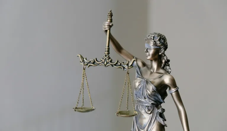 statue-woman-holding-justice-scale