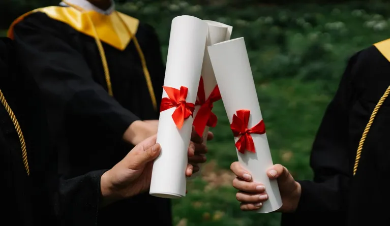 pfh-Absolventen-Psychologie-Fernstudium-Diplome