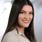 Aysun Söylemez ist Absolventin des Fernstudiums Arbeitsrecht und Personalmanagement an der PFH.