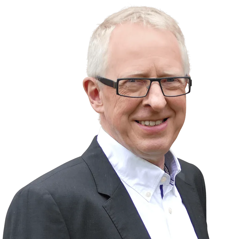 Professor Fehren ist Dozent an der PFH Göttingen und unterrichtet im New Mobility Micromobility-Studium an der PFH, er trägt ein weißes Hemd und einen dunklen Anzug.