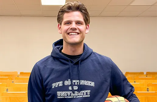 Teis Hümmels hat ein Leistungssport-Stipendium der PFH.