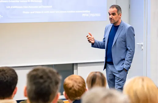Prof. Dr. Wagenpfeil lehrt am Campus nach dem FutureE-Konzept.